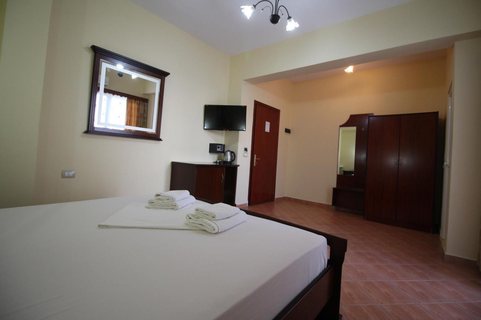 Oskar 4* Sarande
